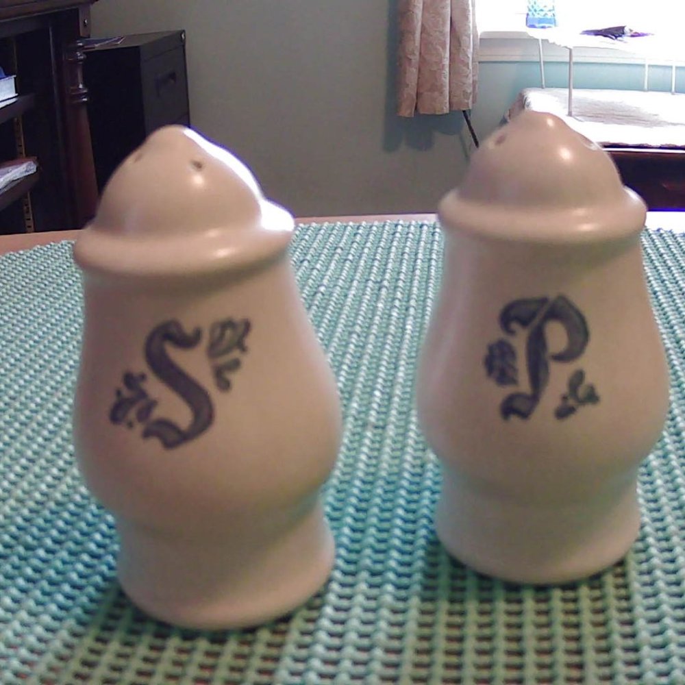 Pfalzgraff YORKTOWNE Salt & Pepper Set